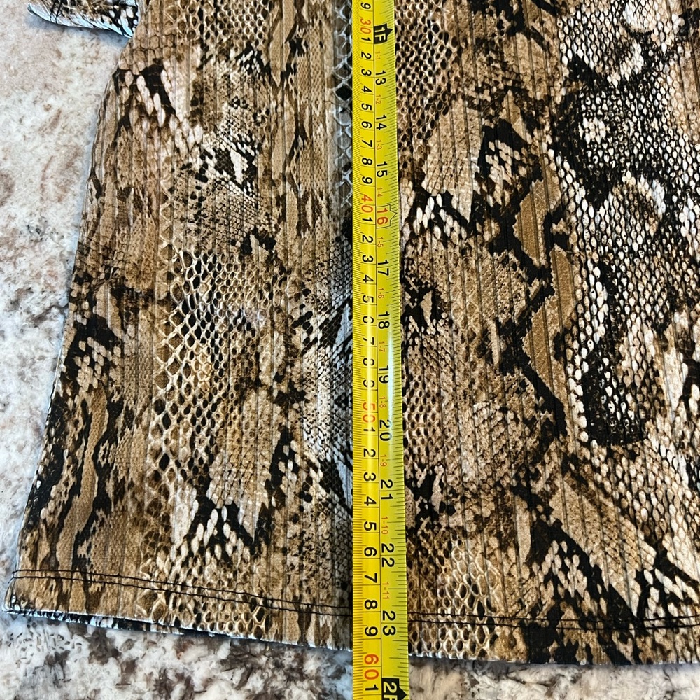 2x Torrid Top Short Sleeve Plus Size Python Snake… - image 3